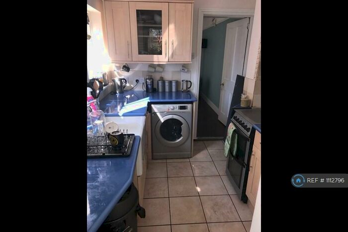 4 Bedroom Semi-Detached House To Rent In Rupert Road, Guildford, GU2