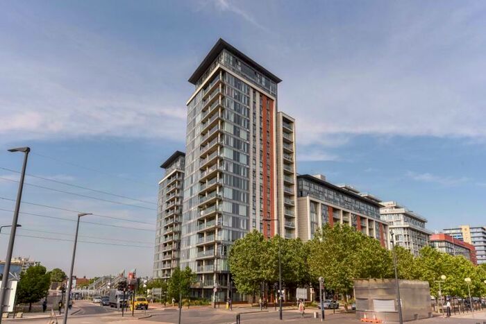 2 Bedroom Flat To Rent In Alaska Building, Western Gateway, Royal Victoria Docks, London, E16