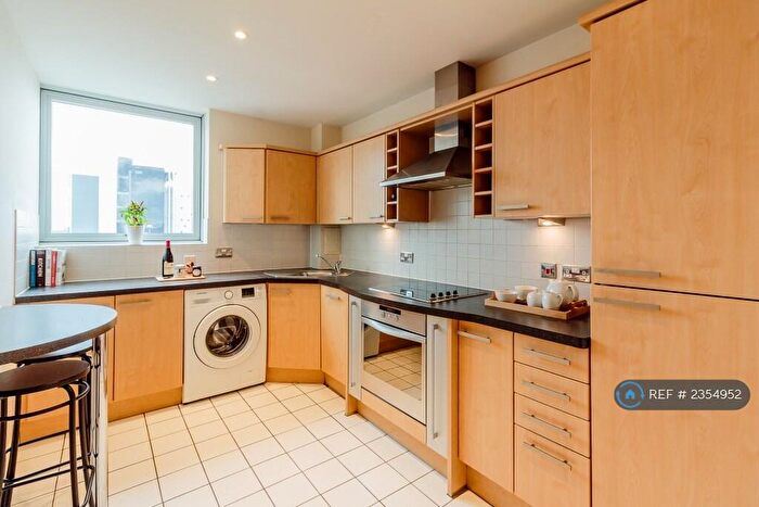 2 Bedroom Flat To Rent In Blackwall Way, London, E14