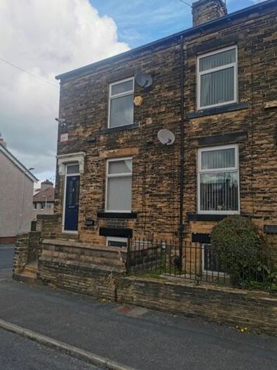 3 Bedroom Terraced House To Rent In Carr Street, Bradford, BD5