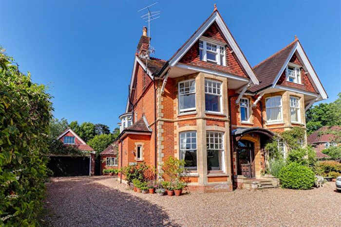 4 Bedroom House To Rent In The Common, Cranleigh, GU6