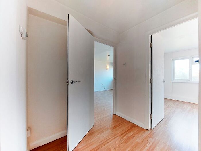 3 Bedroom Flat To Rent In Pampisford Road, South Croydon, CR2