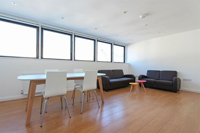 2 Bedroom Apartment To Rent In Penthouse Flat, Stucley Place, Camden Town, NW1