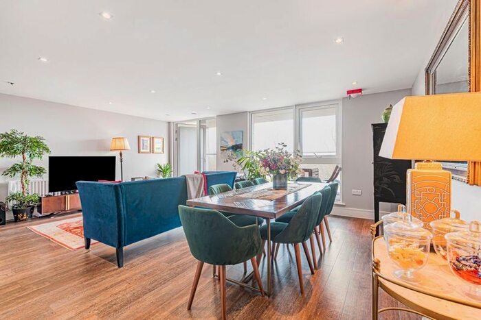 2 Bedroom Flat To Rent In Rope Street, Surrey Docks, SE16