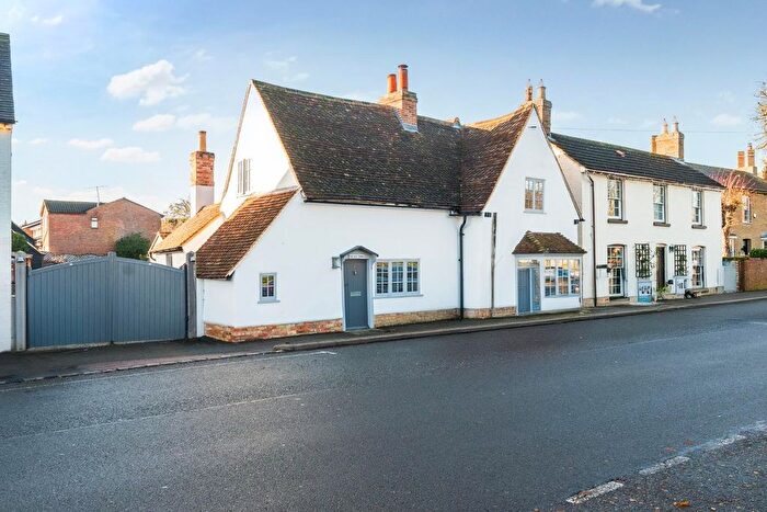 4 Bedroom Detached House For Sale In High Street, Great Barford, MK44