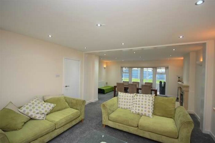 5 Bedroom Detached House To Rent In Essex Park, Finchley, N3