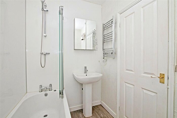 1 Bedroom Flat For Sale In Crowlas, Penzance, Cornwall, TR20
