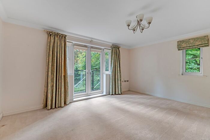 2 Bedroom Flat For Sale In Clifton Road, Ilkley, West Yorkshire, LS29