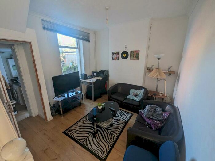 3 Bedroom House To Rent In Merthyr Street, Cathays, Cardiff, CF24