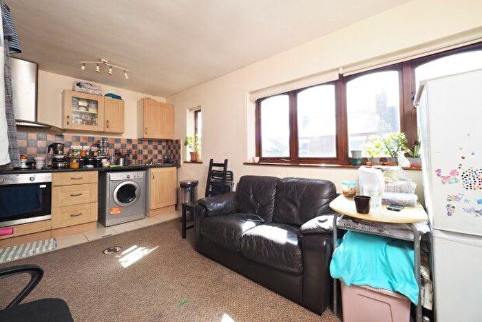 2 Bedroom Flat To Rent In Windsor Street, Nottingham, NG9