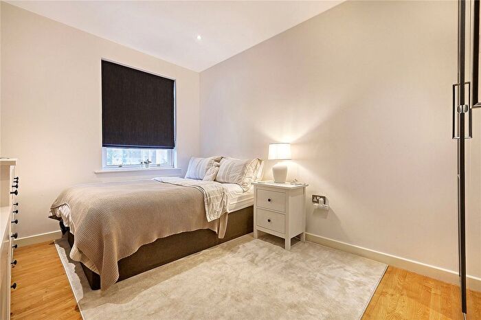 2 Bedroom Flat For Sale In Station Court, Radford Way, Billericay, Essex, CM12