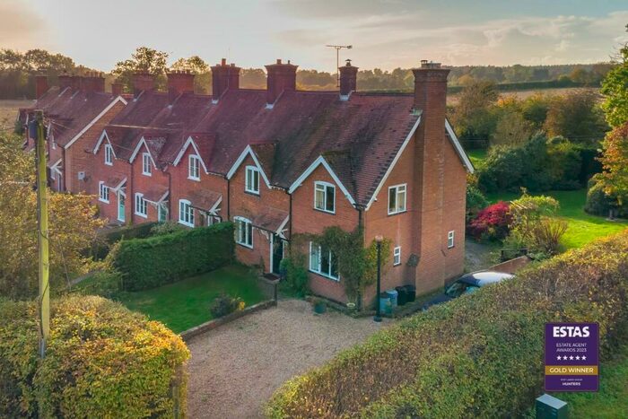 3 Bedroom House For Sale In Little Twye Cottages, Little Twye Road, Buckland Common, HP23