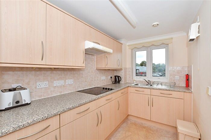 1 Bedroom Flat For Sale In Medway Wharf Road, Tonbridge, Kent, TN9