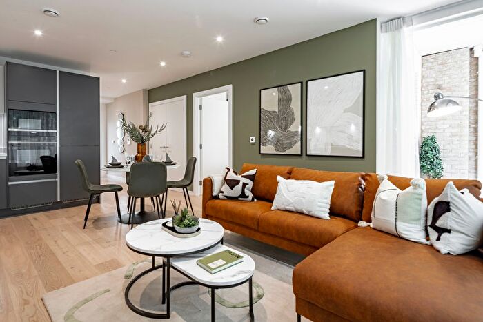 2 Bedroom Flat For Sale In " Bedroom Apartment" At Crogsland Road, Camden, NW1