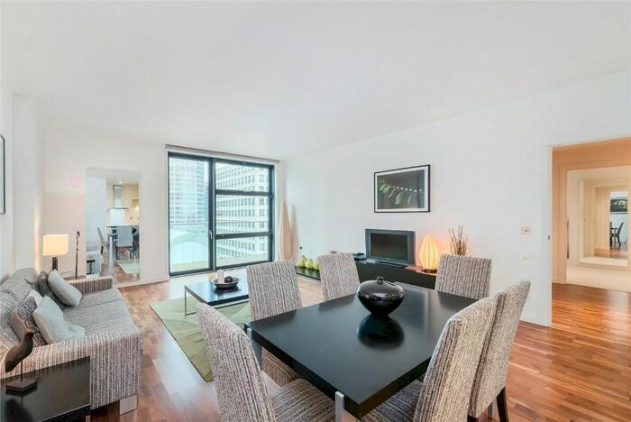 2 Bedroom Flat To Rent In Discovery Dock West, South Quay, London, E14