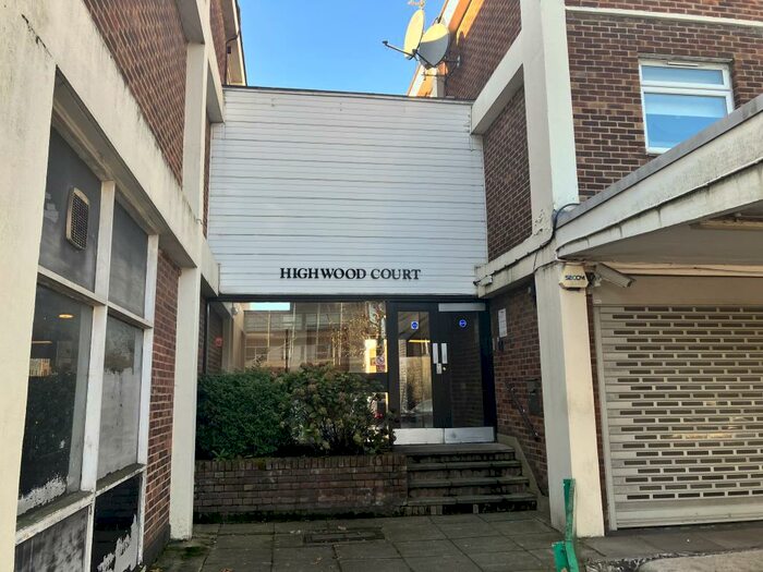 2 Bedroom Flat To Rent In Highwood Court, High Road, N12