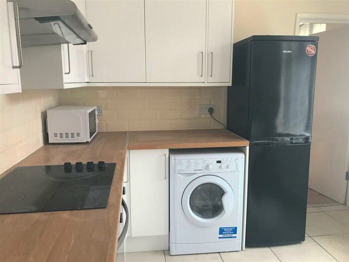 4 Bedroom End Of Terrace House To Rent In Dale Road, Selly Oak, Birmingham, B29