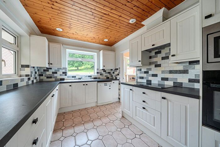 5 Bedroom Detached House For Sale In Heath Close, Wimborne, BH21