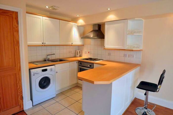 Flat To Rent In Craufurd Rise, SL6