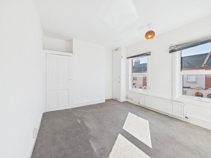 1 Bedroom Apartment For Sale In Whitworth Road, Abington, Northampton, NN1