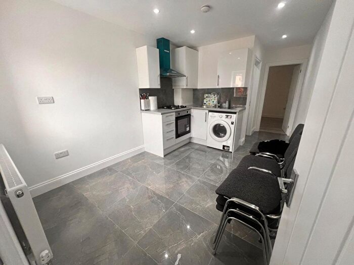 Studio To Rent In Birch Close, Romford, RM7