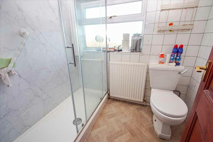 3 Bedroom End Of Terrace House For Sale In Long Furlong Drive, Slough, SL2