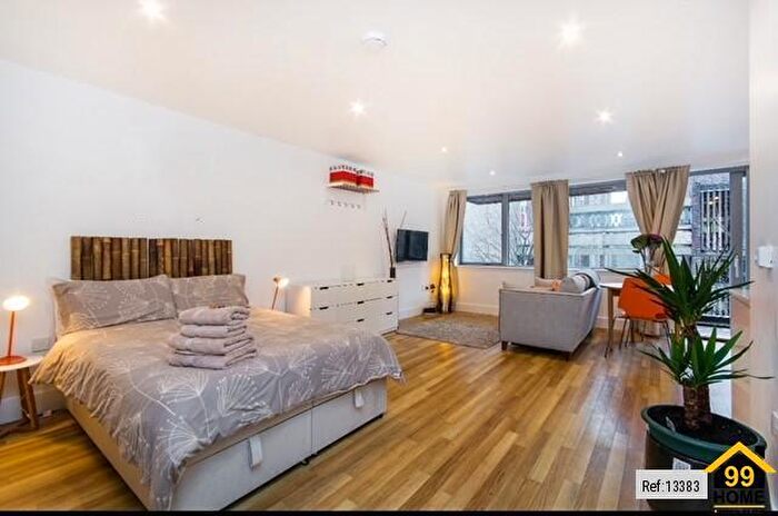 Flat To Rent In Claremont Court, London, E2