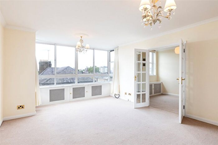 2 Bedroom Flat For Sale In Cheyne Walk, Chelsea, London, SW3