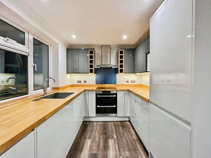 3 Bedroom House To Rent In Beales Way, CB4