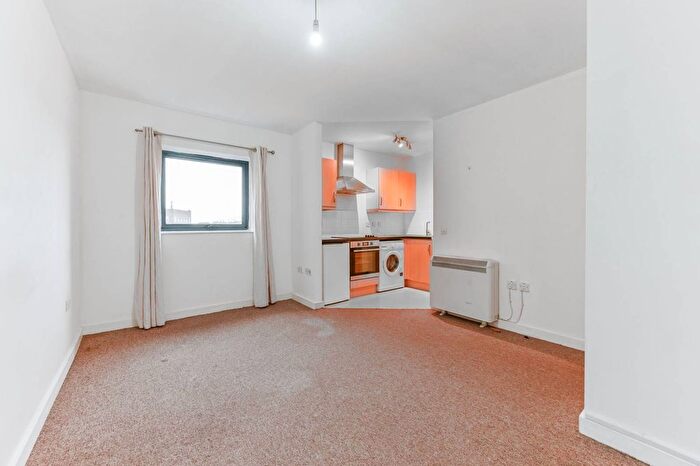 1 Bedroom Flat To Rent In London Road, Norbury, London, SW16