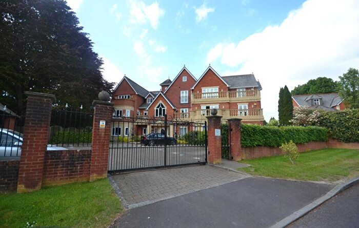 2 Bedroom Apartment For Sale In Dellwood Park, Caversham, Reading, RG4