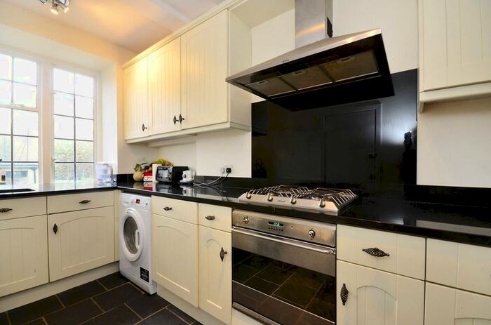 3 Bedroom Flat To Rent In Manor Fields, Putney, London, SW15