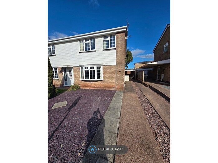 3 Bedroom Semi-detached House To Rent In Aldersleigh Drive, Stafford, ST17