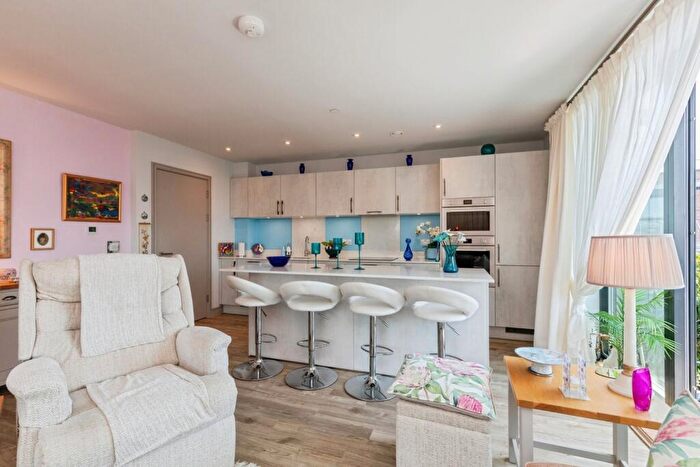 2 Bedroom Flat For Sale In St. Johns Road, Southville, Bristol, Somerset, BS3