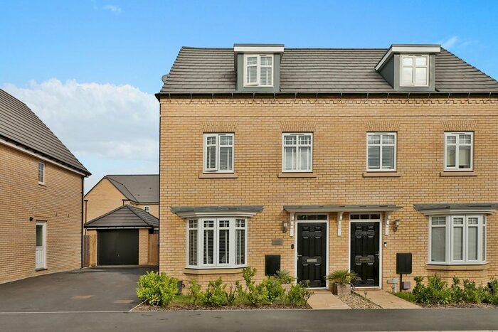 3 Bedroom Town House For Sale In Elham Road, Rackheath, Norwich, NR13