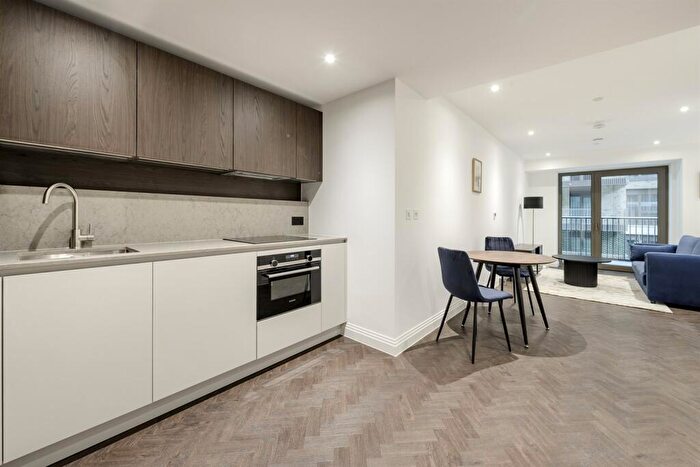 Apartment To Rent In Halcyon House, Queens Cross, E16