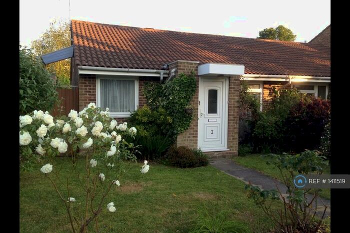 2 Bedroom Semi-Detached House To Rent In Lakeside, Redhill, RH1