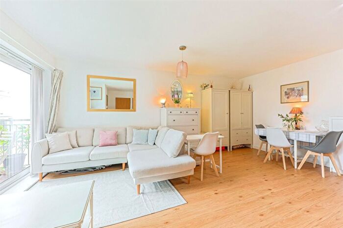 1 Bedroom Apartment For Sale In Boulevard Drive, Beaufort Park, Colindale, NW9