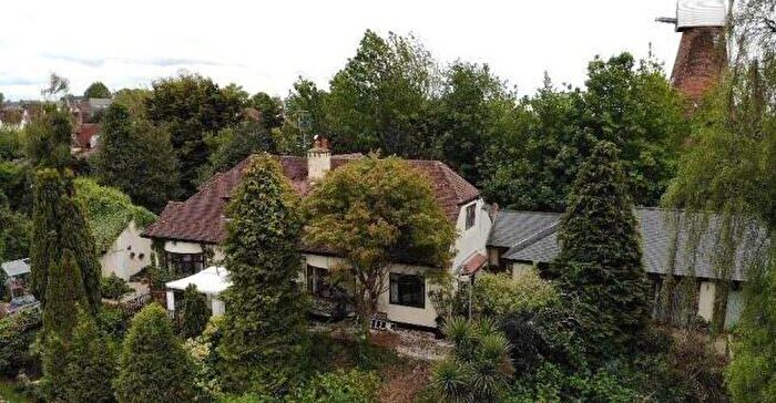 4 Bedroom Detached House For Sale In London Hill, Rayleigh, Essex, SS6