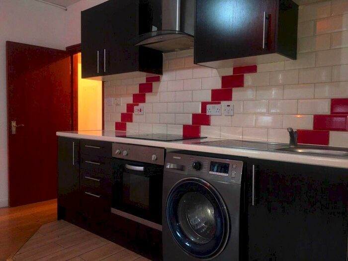 1 Bedroom Flat To Rent In Wantage Road, Reading, RG30