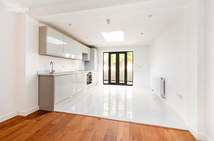 1 Bedroom Flat To Rent In Whitehawk Road, Brighton, Brighton And Hove, BN2