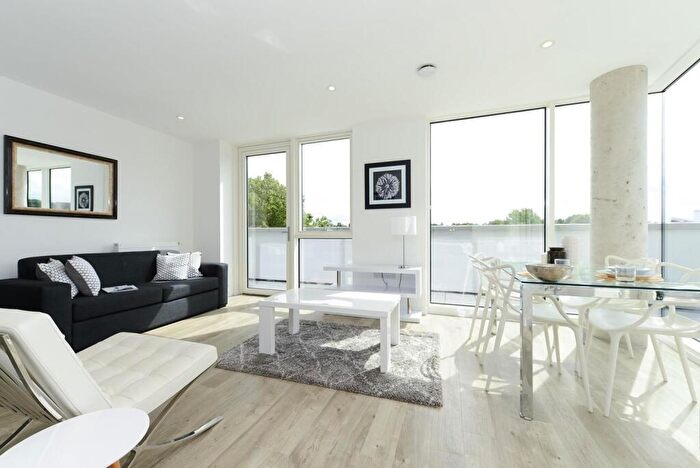 3 Bedroom Penthouse To Rent In Woods Road, Peckham, London, SE15