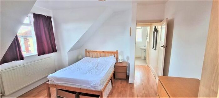 1 Bedroom Maisonette To Rent In Brockenhurst Avenue, Worcester Park, London, KT4