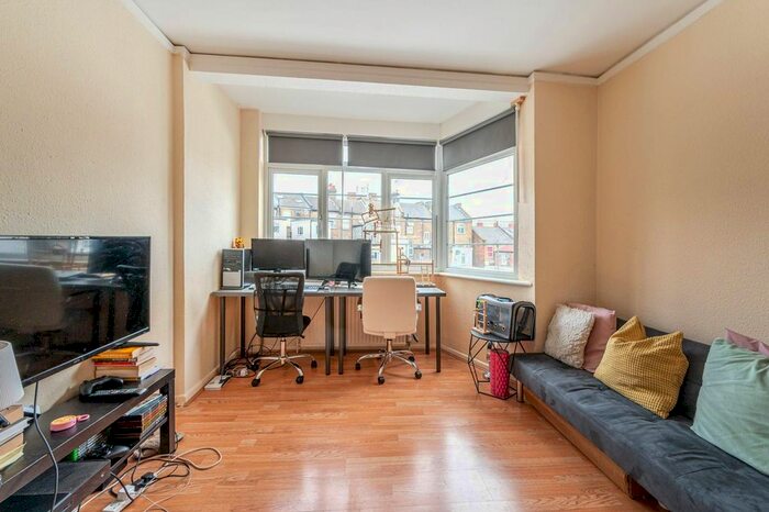 1 Bedroom Flat To Rent In The Crest, Hendon, London, NW4