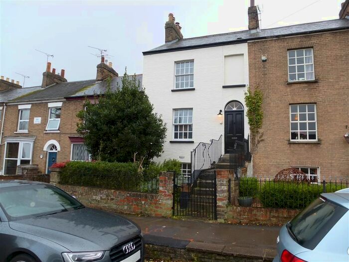 3 Bedroom Property To Rent In South Street, Taunton, TA1