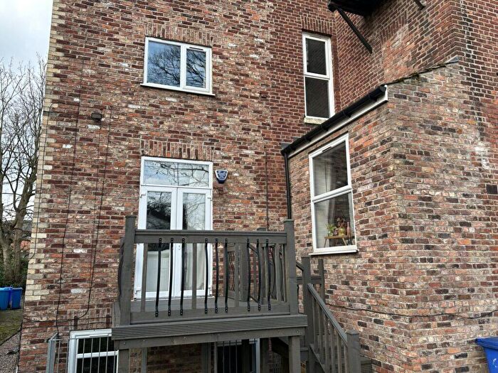 5 Bedroom Duplex To Rent In Wilmslow Road - Withington - £ Pppw, M20