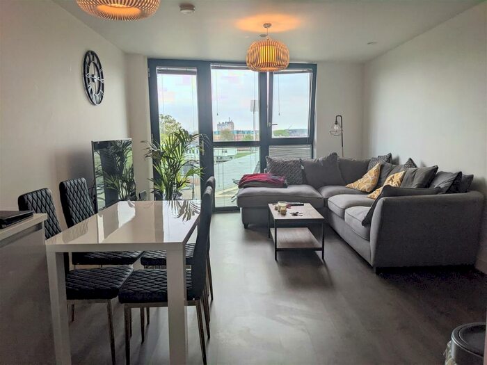 2 Bedroom Flat To Rent In Century Tower, Shire Gate, Chelmsford, CM2