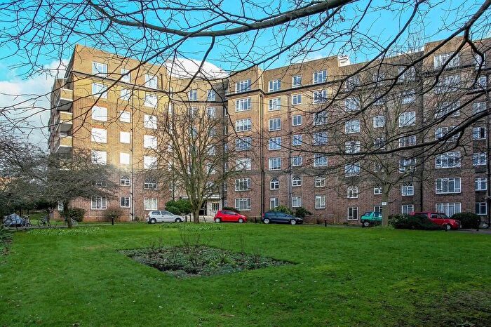 2 Bedroom Flat To Rent In Furze Hill, Hove, BN3
