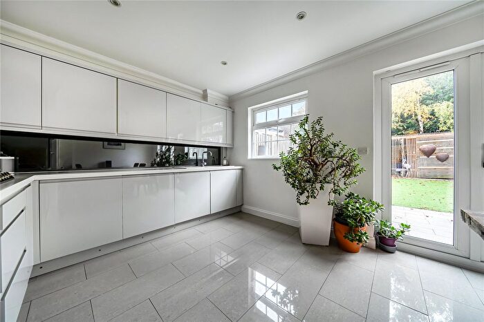 3 Bedroom End Of Terrace House For Sale In Abbey Drive, Dartford, Kent, DA2