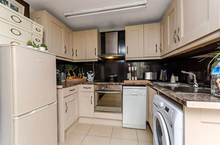 1 Bedroom Flat To Rent In Vicars Bridge Close, Alperton, Wembley, HA0